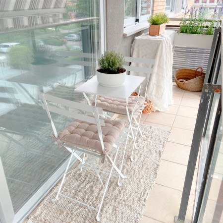 Conjunto de terraço dobrável em metal com 2 cadeiras e mesa quadrada Bistreau White Thinia Home Conjunto de terraço 4