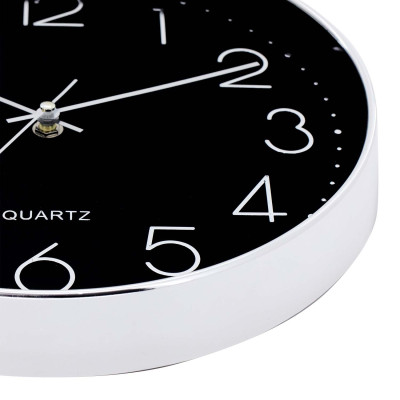 Moderne Wanduhr mit Reliefmuster und schwarzem Zifferblatt, Ø 30 cm Thinia Home Wanduhren 4