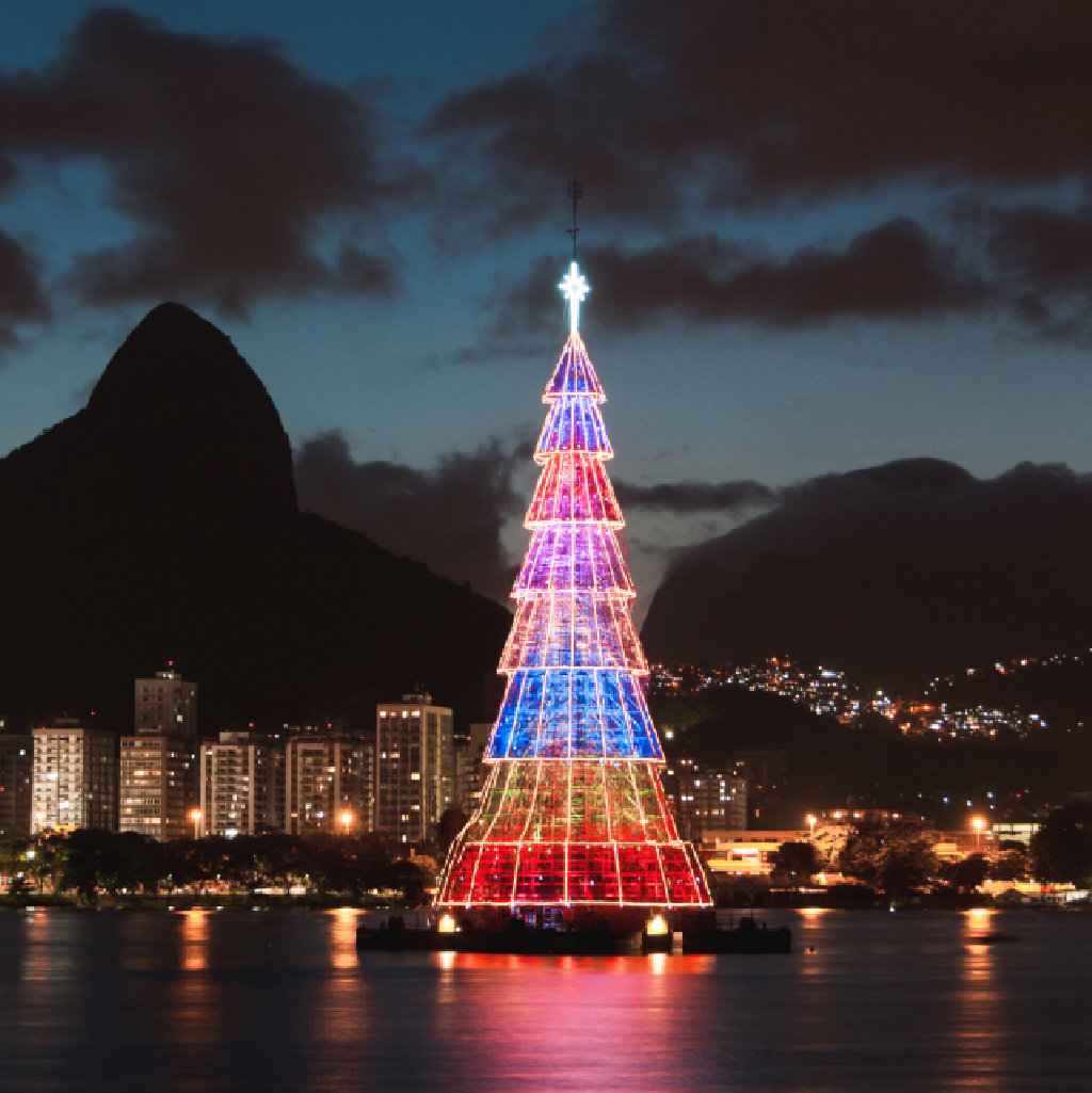 El árbol de Navidad flotante de Río de Janeiro.