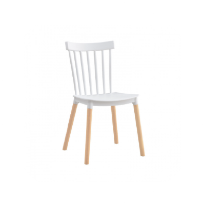 Cadeiras de jantar brancas e de madeira